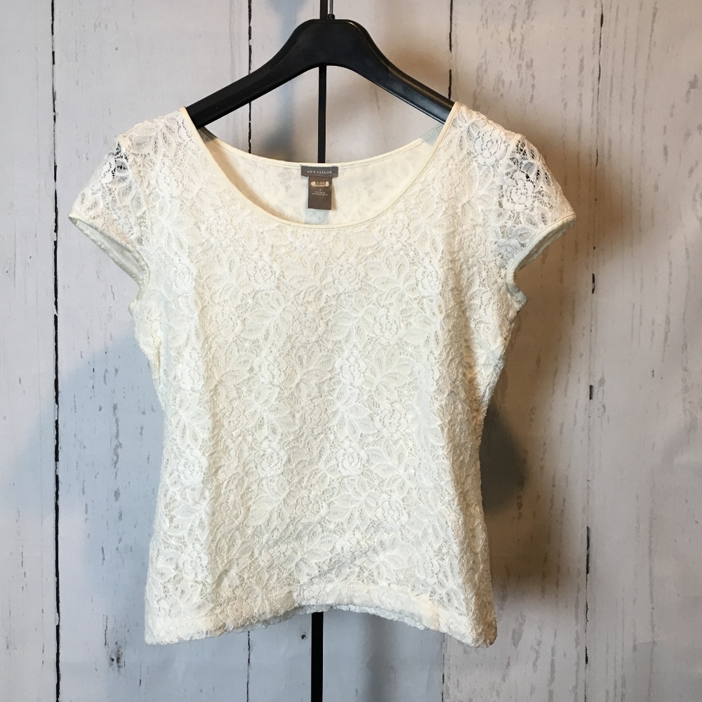 🌺Ivory Lace Overlay Cap Sleeve Blouse🌺